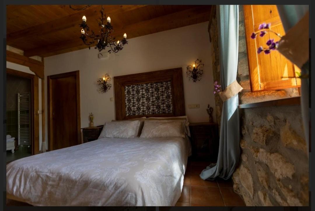 Hotel Rural En Las Cascadas De Tobera Exterior foto