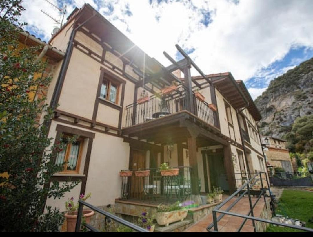 Hotel Rural En Las Cascadas De Tobera Exterior foto